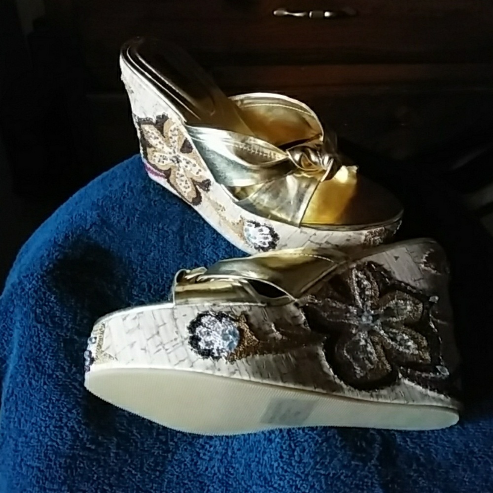 4" Gold, Floral and Rhinestone Embossed Cork Wedge
